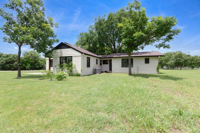 102 Elmo ST, Florence, TX 76527