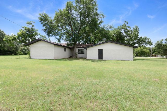 102 Elmo ST, Florence, TX 76527