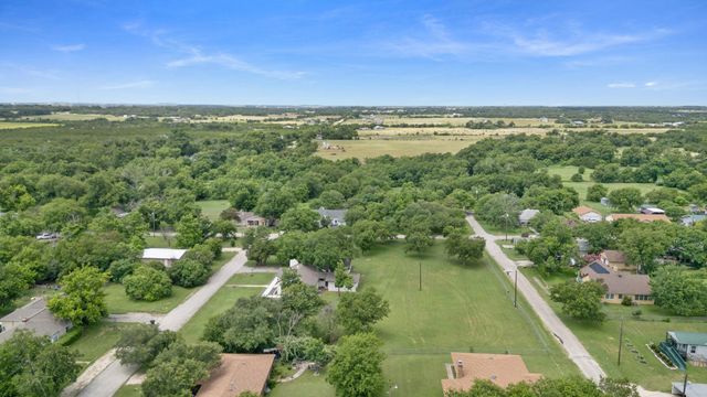 102 Elmo ST, Florence, TX 76527
