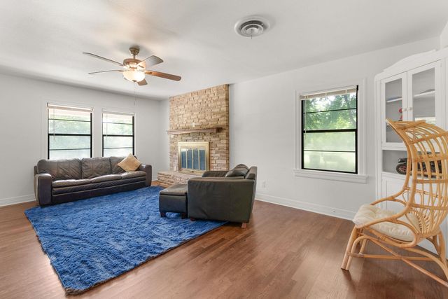 102 Elmo ST, Florence, TX 76527
