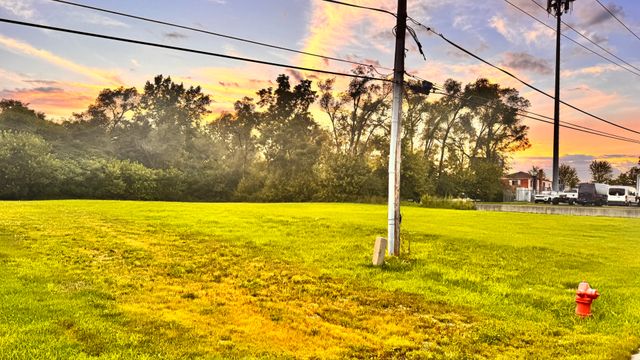 6N160 Garden Avenue, Roselle, IL 60172