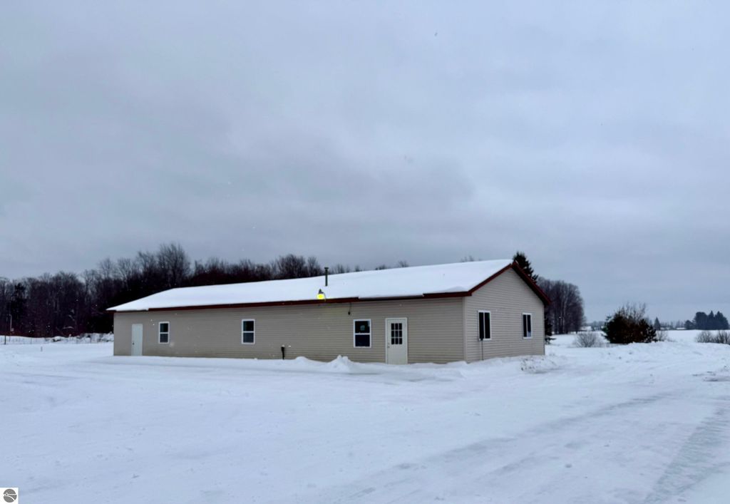 Image 3 of property listing at 1800 E M-55, Cadillac, MI 49601