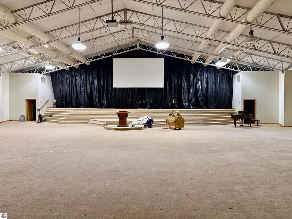 Image 9 of property listing at 1800 E M-55, Cadillac, MI 49601