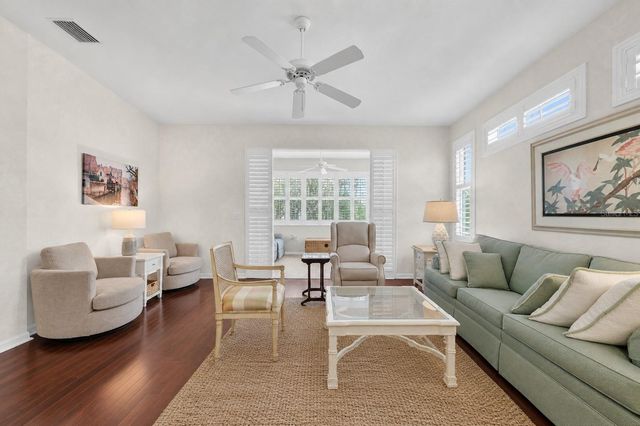 1252 LYNDHURST GREENS DRIVE, Sun City Center, FL 33573