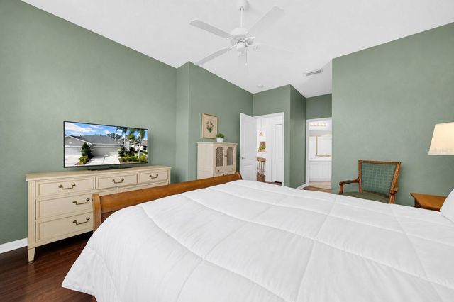 1252 LYNDHURST GREENS DRIVE, Sun City Center, FL 33573