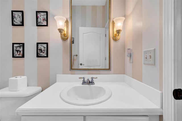1252 LYNDHURST GREENS DRIVE, Sun City Center, FL 33573