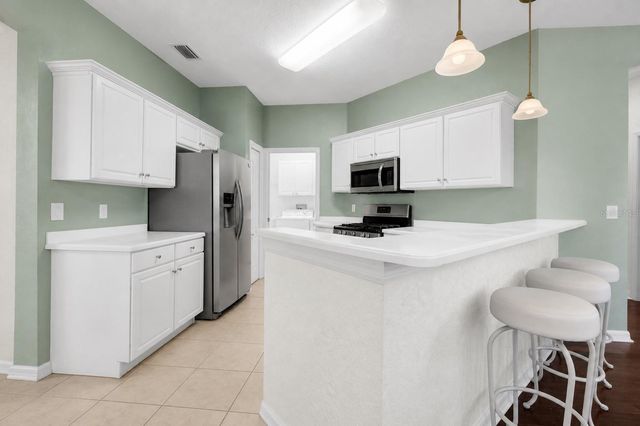 1252 LYNDHURST GREENS DRIVE, Sun City Center, FL 33573