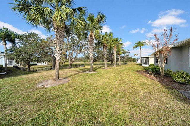 1252 LYNDHURST GREENS DRIVE, Sun City Center, FL 33573