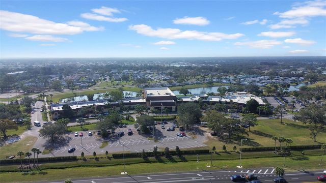 1252 LYNDHURST GREENS DRIVE, Sun City Center, FL 33573