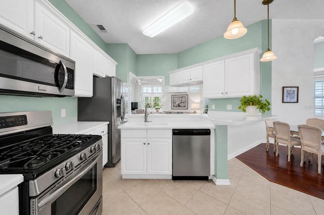 1252 LYNDHURST GREENS DRIVE, Sun City Center, FL 33573
