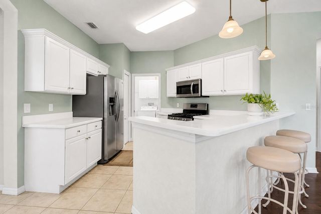 1252 LYNDHURST GREENS DRIVE, Sun City Center, FL 33573