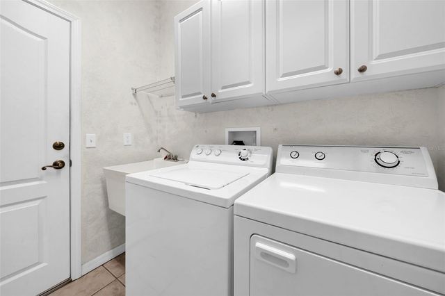 1252 LYNDHURST GREENS DRIVE, Sun City Center, FL 33573