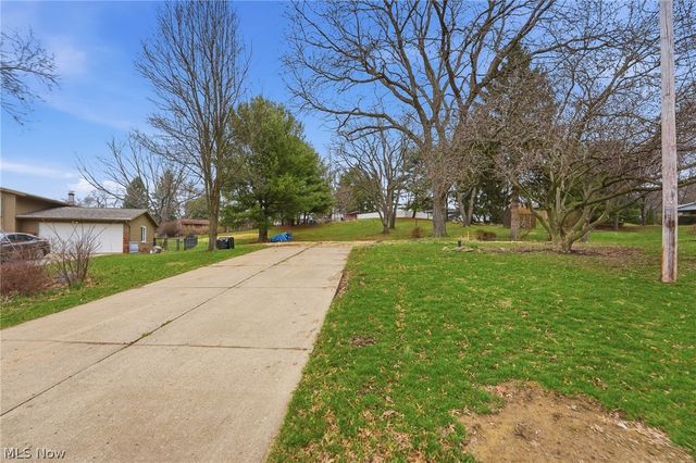7622 Marelis Avenue NE, Canton, OH 44721