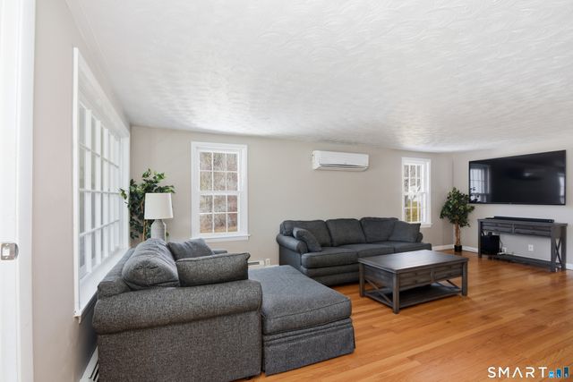 291 East Quasset Road, Woodstock, CT 06281