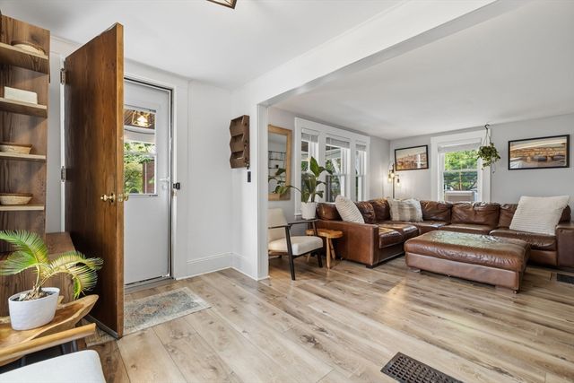 12 Lakeview Ave, Reading, MA 01867
