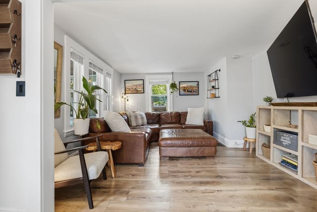 12 Lakeview Ave, Reading, MA 01867