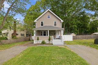 12 Lakeview Ave, Reading, MA 01867