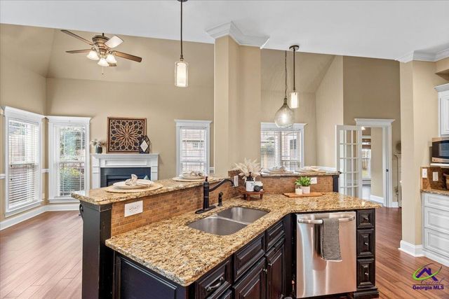 300 Cheshire Drive, Warner Robins, GA 31088