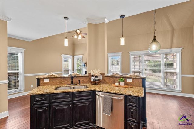 300 Cheshire Drive, Warner Robins, GA 31088