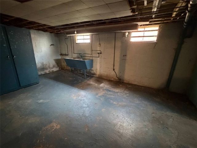 432 Mary St, Jeannette, PA 15644