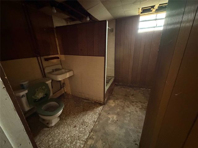 432 Mary St, Jeannette, PA 15644