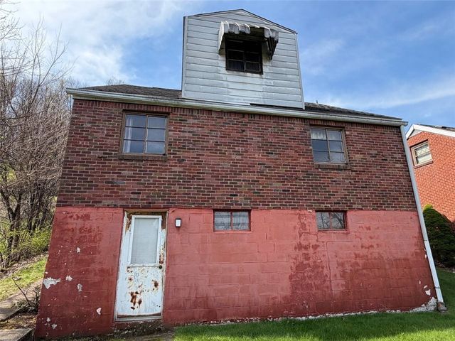 432 Mary St, Jeannette, PA 15644