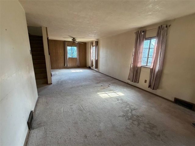 432 Mary St, Jeannette, PA 15644