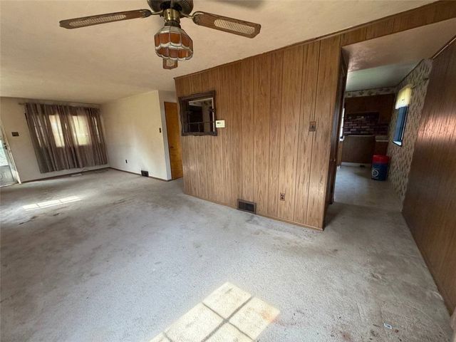 432 Mary St, Jeannette, PA 15644