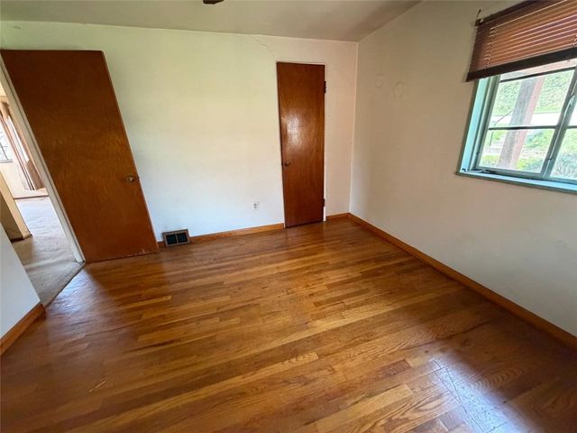 432 Mary St, Jeannette, PA 15644