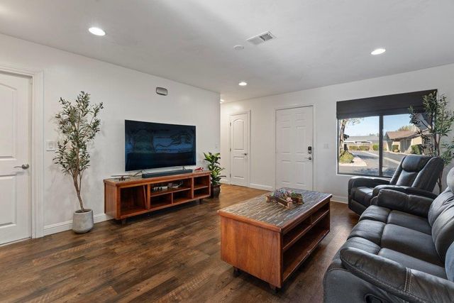 801 Nash Road B10, Hollister, CA 95023