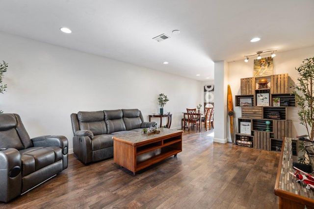 801 Nash Road B10, Hollister, CA 95023