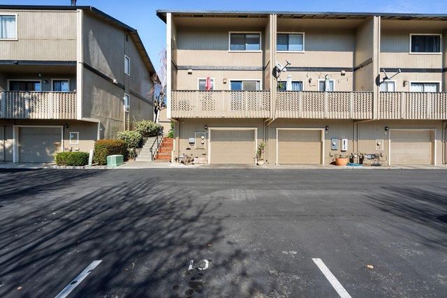 801 Nash Road B10, Hollister, CA 95023