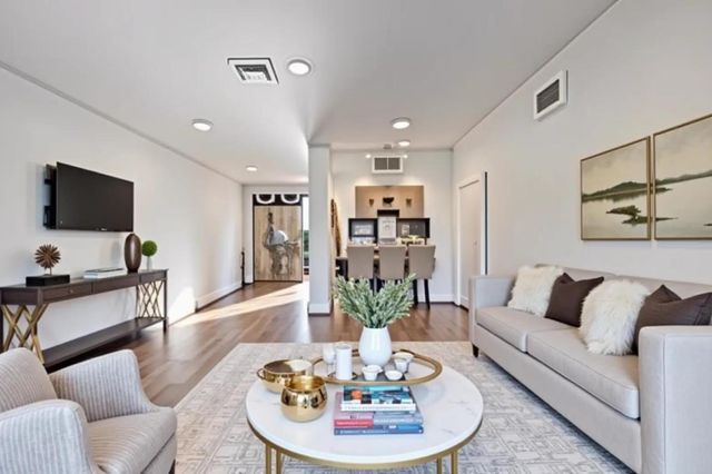 801 Nash Road B10, Hollister, CA 95023