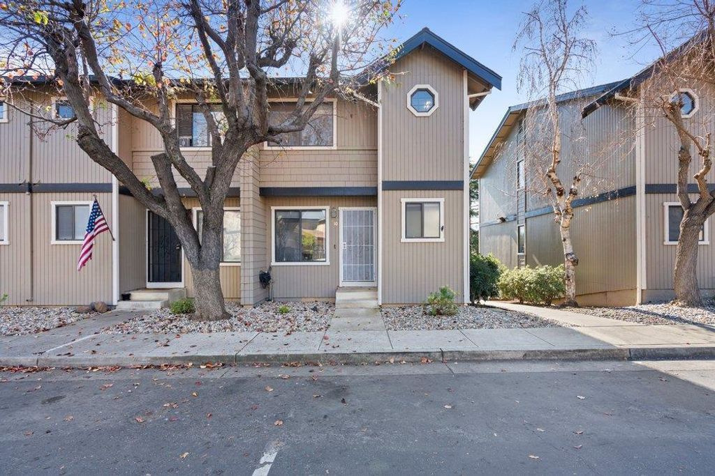 801 Nash Road B10, Hollister, CA 95023