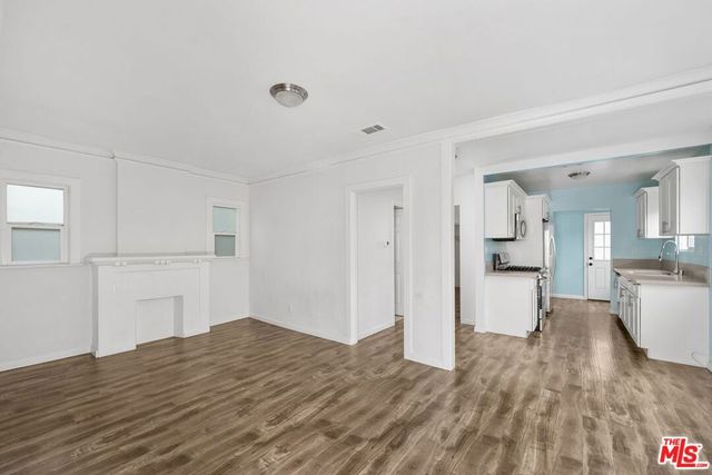 2736 S Cloverdale Avenue, Los Angeles, CA 90016