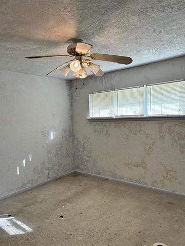 1305 NW Smith Ave, Lawton, OK 73507