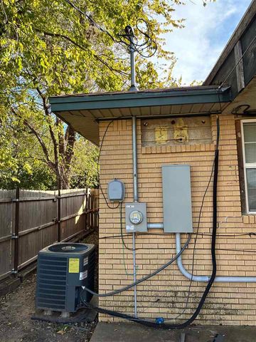 1305 NW Smith Ave, Lawton, OK 73507