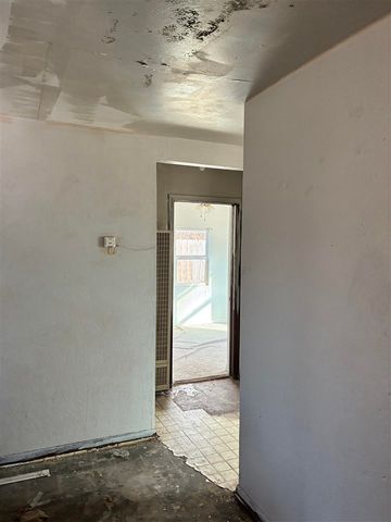 1305 NW Smith Ave, Lawton, OK 73507