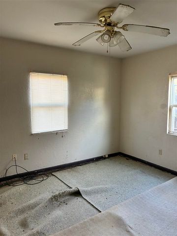 1305 NW Smith Ave, Lawton, OK 73507