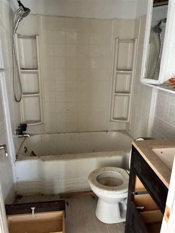 1305 NW Smith Ave, Lawton, OK 73507