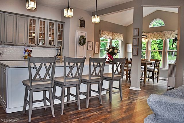 5670 W Longridge Drive, Seven Hills, OH 44131