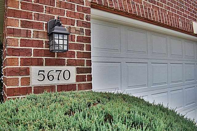 5670 W Longridge Drive, Seven Hills, OH 44131