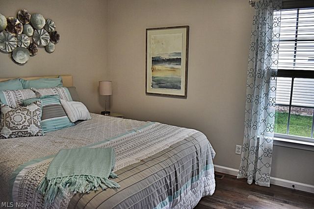 5670 W Longridge Drive, Seven Hills, OH 44131