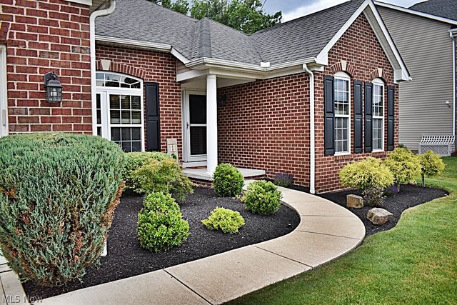 5670 W Longridge Drive, Seven Hills, OH 44131
