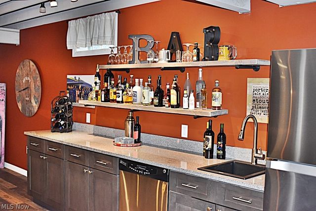 5670 W Longridge Drive, Seven Hills, OH 44131