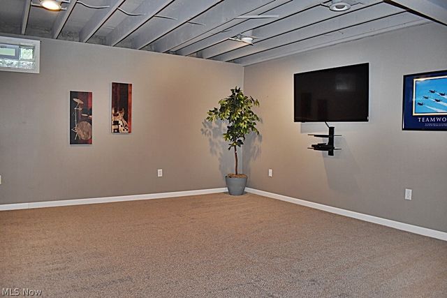 5670 W Longridge Drive, Seven Hills, OH 44131