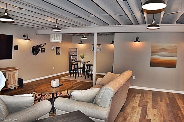 5670 W Longridge Drive, Seven Hills, OH 44131