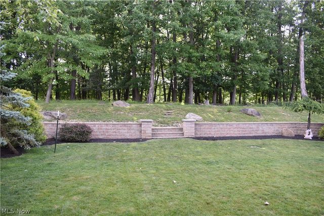 5670 W Longridge Drive, Seven Hills, OH 44131