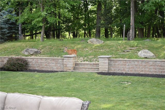 5670 W Longridge Drive, Seven Hills, OH 44131