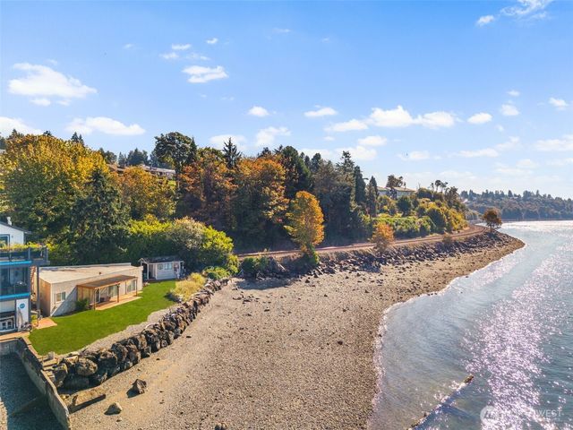 2711 Day Island Boulevard W, University Place, WA 98466